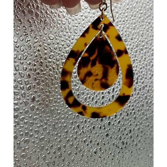 Large Faux Tortoise Shell Dangle Teardrop Shaped Statement Pierced Earrings - Picture 2 of 4